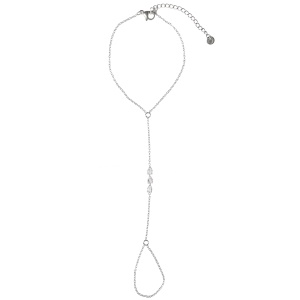 Bracelet composé d'une chaîne en acier argenté ornée de trois cristaux sertis griffes et d'une bague chaîne. Fermoir mousqueton avec 3 cm de rallonge.