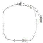 Bracelet avec flèche en acier argenté.