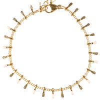 Bracelet composé d'une chaîne et pampilles en acier doré et émail de couleur blanche. Fermoir mousqueton avec une rallonge de 3 cm.