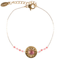 Bracelet composé d'une chaîne en acier doré surmonté de perles cylindriques et d'une pastille ronde avec gravure en forme de soleil en acier doré surmontée d'une pierre de couleur violette. Fermoir mousqueton avec 3 cm de rallonge.