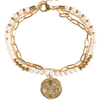 Bracelet triple rangs composé d'une chaîne en acier doré, une chaîne avec pastille ronde au motifs d'étoiles en acier doré et une chaîne en acier doré surmontée de perles en pierre de couleur. Fermoir mousqueton avec 3 cm de rallonge.