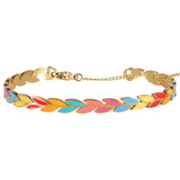 Bracelet jonc en forme de couronne branche de laurier en acier doré pavé d'émail multicolore. Fermoir mousqueton avec 5 cm de chaîne pour resserrer le jonc.