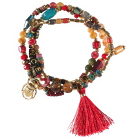 Lot de 3 bracelets élastiques composés de perles en métal doré, de perles multicolores, de perles cylindriques en caoutchouc multicolore, de cubes exprimant le mot CHANCE, d'un pompon en textile de couleur rouge et d'un scarabée en métal doré.