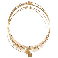 Lot de 7 bracelets joncs fins avec pendants (flocon de neige) et perles en acier doré et perles de couleur blanche et de nacre.