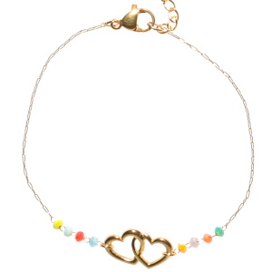 Bracelet composé d'une chaîne et de deux cœurs entrelacés en acier doré et des perles multicolores. Fermoir mousqueton avec 3 cm de rallonge.