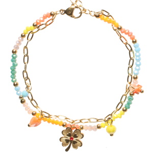 Bracelet double rangs composé d'une chaîne en acier doré avec pampilles perles multicolores et un trèfle à quatre feuilles en acier doré serti d'un cristal rouge, ainsi qu'une chaîne avec des perles en acier doré et des perles multicolores. Fermoir mousqueton avec 3 cm de rallonge.