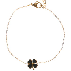 Bracelet composé d'une chaîne en acier doré avec un trèfle à quatre feuilles pavé d'émail de couleur noire. Fermoir mousqueton avec 3 cm de rallonge.