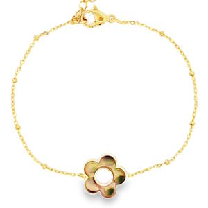 Sublime bracelet chaîne en acier doré, orné d'une délicate pierre tachetée en forme de fleur, taillée en cabochon.<br>Ce bijou apportera une touche d'élégance discrète à votre poignet, parfait pour compléter votre collection de joaillerie avec un éclat doux et raffiné. Fermoir mousqueton avec 3 cm de rallonge.