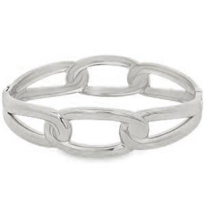 Rehaussez votre style avec ce magnifique bracelet jonc en acier argenté. Son design audacieux de maillons entrelacés en fait un accessoire accrocheur qui allie élégance et modernité. Parfait pour ajouter une touche de luxe à votre quotidien ou pour compléter une tenue de soirée sophistiquée.