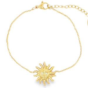 Ce magnifique bracelet en acier inoxydable arbore un design à la fois céleste et intemporel. Délicat et lumineux, il apporte une touche de chaleur et de mystère à votre poignet. Le bracelet est mis en valeur par un magnifique pendentif central en forme de soleil anthropomorphe (avec un visage). Ses rayons ondulés captent superbement la lumière. Les yeux du soleil sont incrustés de deux petits cristaux brillants. Équipé d'une chaînette d'extension pour s'adapter parfaitement à toutes les morphologies de poignets.
