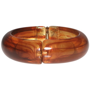 Bracelet manchette de couleur marron transparente.
