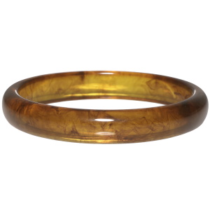 Bracelet jonc fermé rigide en plastique de couleur marron ambre.