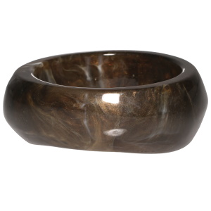 Bracelet manchette fermé rigide en plastique de couleur marron.