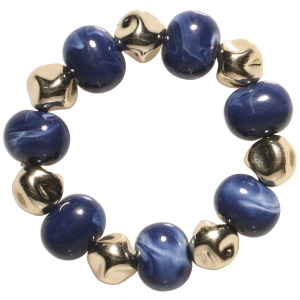 Bracelet élastique composé de perles difformes de couleur doré et de perles ovales de couleur bleue.