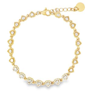 Ce bracelet chaîne exquis en acier doré est orné de motifs de cœurs étincelants, chacun serti de strass taille brillant. Un bijou délicat et raffiné, parfait pour ajouter une touche de romantisme à votre style. Fermoir mousqueton avec 2.5 cm de rallonge.