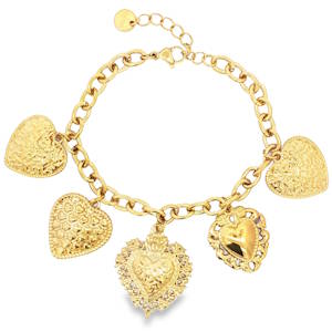 Exprimez votre amour avec ce charmant bracelet en acier doré. Ce bijou délicat est orné de breloques en forme de cœur texturées, ajoutant une touche romantique et élégante à votre poignet. Un accessoire parfait pour toutes les occasions, alliant sophistication et symbole d'affection. Fermoir mousqueton avec 3 cm de rallonge.