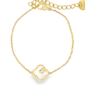 Ce ravissant bracelet en acier est un cadeau idéal pour une petite fille, alliant élégance discrète et robustesse. Conçu pour résister aux aventures du quotidien, il mise sur un design à la fois moderne et intemporel. Le bracelet met en avant un délicat trèfle évidé aux contours arrondis et doux. En son centre, un petit cristal scintillant apporte une touche de lumière et de préciosité. Grâce à sa chaînette d'extension à larges maillons, il s'adapte parfaitement à la croissance de l'enfant pour un maintien confortable.