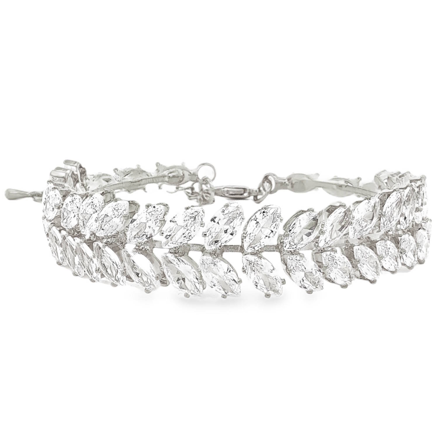 Sublime bracelet jonc en métal argenté, orné d'oxydes de zirconium taille marquise d'une brillance exceptionnelle.<br/>La monture délicate met en valeur l'éclat des oxydes de zirconium, créant un bijou d'une élégance intemporelle.<br/>Un accessoire raffiné pour sublimer votre poignet avec éclat et sophistication. Jonc Laurier Strass Adolescent Adulte Femme Fille Indémodable Nature Symboles Sublime bracelet jonc en métal argenté, orné d'oxydes de zirconium taille marquise d'une brillance exceptionnelle.<br/>La monture délicate met en valeur l'éclat des oxydes de zirconium, créant un bijou d'une élégance intemporelle.<br/>Un accessoire raffiné pour sublimer votre poignet avec éclat et sophistication. Jonc Laurier Strass Adolescent Adulte Femme Fille Indémodable Nature Symboles