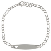 Bracelet gourmette pour enfants avec un cœur ajouré sur la plaque en acier argenté. Fermoir mousqueton avec 1 cm de rallonge.