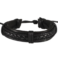 Bracelet en cuir de couleur noire.