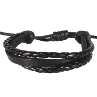 Bracelet triple rangs en cuir de couleur noire.