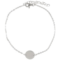Bracelet composé d'une chaîne et d'une pastille ronde en acier argenté. Fermoir mousqueton avec 3 cm de rallonge.