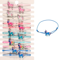Bracelet fantaisie composé d'un cordon élastique en coton de couleur et d'une licorne en émail de couleur. 6 coloris différents. Vendu à l'unité, votre préférence en commentaire.