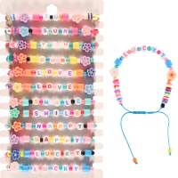 Bracelet fantaisie composé d'un cordon en coton, des perles en forme de fleurs, des perles multicolores, des perles en caoutchouc multicolore et des perles rondes avec des lettres pour les mots SUN, FUN, LOVE, SMILE, HAPPY, LUCKY. 12 modèles différents. Vendu à l'unité. Votre préférence en commentaire.