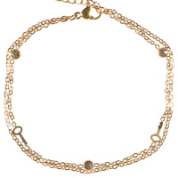 Bracelet double rangs composé d'une chaîne en acier doré et d'une chaîne avec deux clés en acier doré et trois cristaux sertis clos. Fermoir mousqueton avec 4 cm de rallonge.