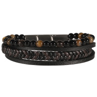 Bracelet multi rangs pour homme composé de deux cordons en cuir de couleur noir, un cordon en cuir de couleur marron et d'un cordon de perles de couleur marron.