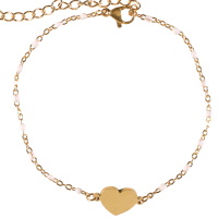 Bracelet composé d'une chaîne en acier doré, de perles en émail de couleur blanc et d'un cœur en acier doré. Fermoir mousqueton avec 5 cm de rallonge.