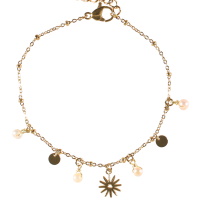 Bracelet composé d'une chaîne avec deux pampilles rondes et un pendant soleil en acier doré et des pampilles en perles synthétiques. Fermoir mousqueton avec 3 cm de rallonge.