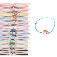 Bracelet fantaisie composé d'un cordon élastique en coton de couleur et d'une pastille en forme d'arc en ciel et nuages avec un cœur en émail multicolore. 7 coloris différents. Vendu à l'unité, votre préférence dans les commentaires.