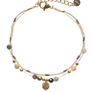 Bracelet double rangs composé d'une chaîne en acier doré et d'une chaîne avec boules et un pendant avec motifs en acier doré et perles multicolores. Fermoir mousqueton avec 3 cm de rallonge.