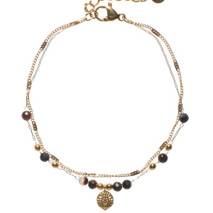 Bracelet double rangs composé d'une chaîne en acier doré et d'une chaîne avec boules et un pendant avec motifs en acier doré et perles de couleur noire. Fermoir mousqueton avec 3 cm de rallonge.