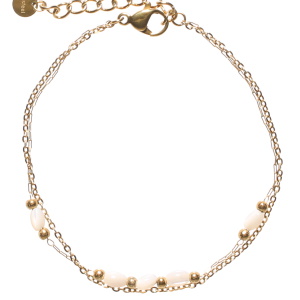 Bracelet double rangs composé d'une chaîne en acier doré et d'une chaîne avec perles en acier doré et de perles de nacre. Fermoir mousqueton avec 3 cm de rallonge.