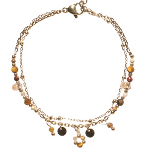 Bracelet double rangs composé d'une chaîne en acier doré, ainsi qu'une chaîne avec perles et pampilles rondes en acier doré et de perles de couleur marron. Fermoir mousqueton avec 3 cm de rallonge.
