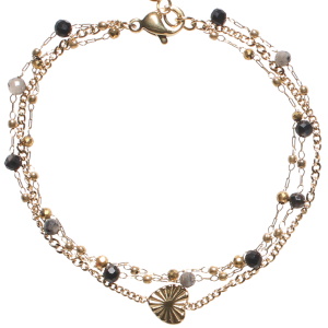Bracelet triple rangs composé d'une chaîne avec un cœur en acier doré, d'une chaîne avec des perles en acier doré, ainsi qu'une chaîne en acier doré avec des perles noires. Fermoir mousqueton avec 3 cm de rallonge.