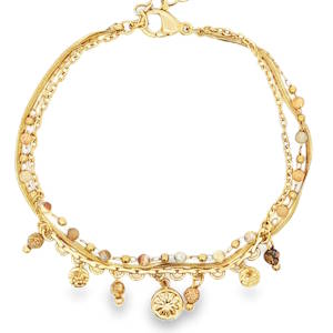 Rehaussez votre poignet avec ce charmant bracelet en acier doré, agrémenté de breloques délicates et de perles aux tons chauds. Un bijou raffiné qui combine élégance et originalité, parfait pour ajouter une touche bohème chic à votre allure. Fermoir mousqueton avec 3 cm de rallonge.