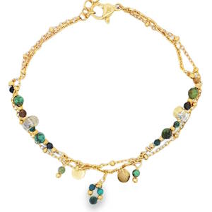 Sublime bracelet chaîne en acier doré, un bijou délicat et raffiné. Son design multicouche orné de pierres et de breloques crée un effet visuel captivant. Un accessoire de luxe qui rehaussera votre style avec élégance et originalité. Fermoir mousqueton avec 3 cm de rallonge.