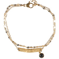 Bracelet double rangs composé d'une chaîne en acier doré et d'une chaîne gourmette avec le message Love et un cœur en acier doré et un pendant cabochon de couleur noir. Fermoir mousqueton avec 4 cm de rallonge.