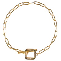 Bracelet composé d'une chaîne en acier doré avec un fermoir cabillaud de forme carré pavé de strass.