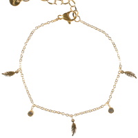 Bracelet composé d'une chaîne avec pampilles plumes en acier doré et de pampilles serties de cristaux. Fermoir mousqueton avec 4 cm de rallonge.