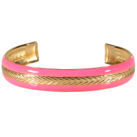 Bracelet jonc ouvert rigide en acier doré et pavé d'émail de couleur rose.