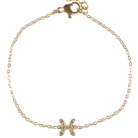 Bracelet composé d'une chaîne en acier doré et d'une croix berbère pavée de strass. Fermoir mousqueton avec 3 cm de rallonge.