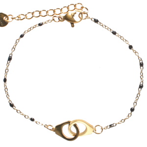 Bracelet composé d'une chaîne et d'une paire de menottes en acier doré et de perles en émail de couleur noire. Fermoir mousqueton avec 3 cm de rallonge.