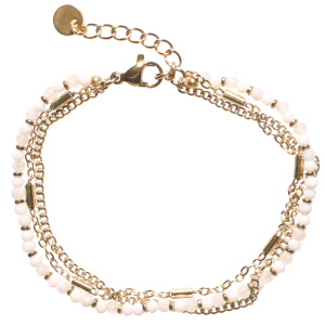 Bracelet triple rangs composé de deux chaînes en acier doré et d'une chaîne de perles de couleur blanche. Fermoir mousqueton avec 5 cm de rallonge.
