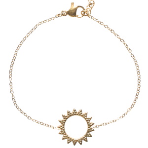 Bracelet composé d'une chaîne et d'un cercle en forme de soleil en acier doré. Fermoir mousqueton avec 3 cm.