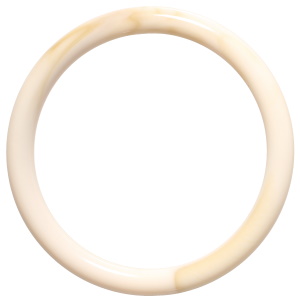 Bracelet jonc fermé rigide en plastique de couleur marron.
