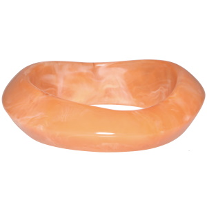 Bracelet jonc rigide en plastique de couleur orange.